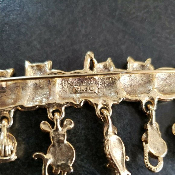 Vintage OAJC Cat Bar Brooch Pin with Dangling Charms Mouse Parrot Rhinestones - Picture 4 of 5